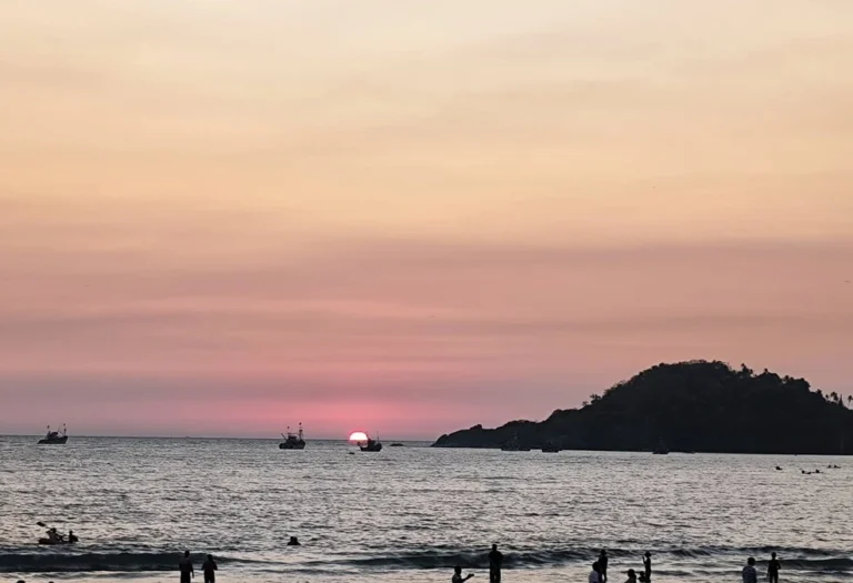 palolem beach sunset